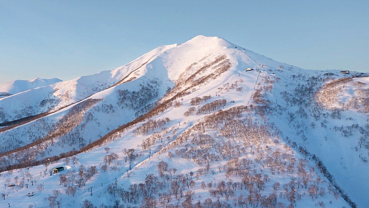2026日本滑雪場TOP10!北海道粉雪、長野溫泉、親子友善全攻略,新手也能找到最適合雪場