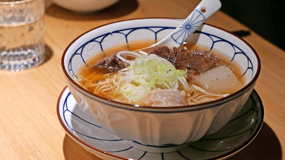 全新中式餐廳「万端」開幕!快閃傳奇肝苦嘆呷郎實體店:必吃最帥牛肉麵、麻婆豆腐麵,完整菜單一次看