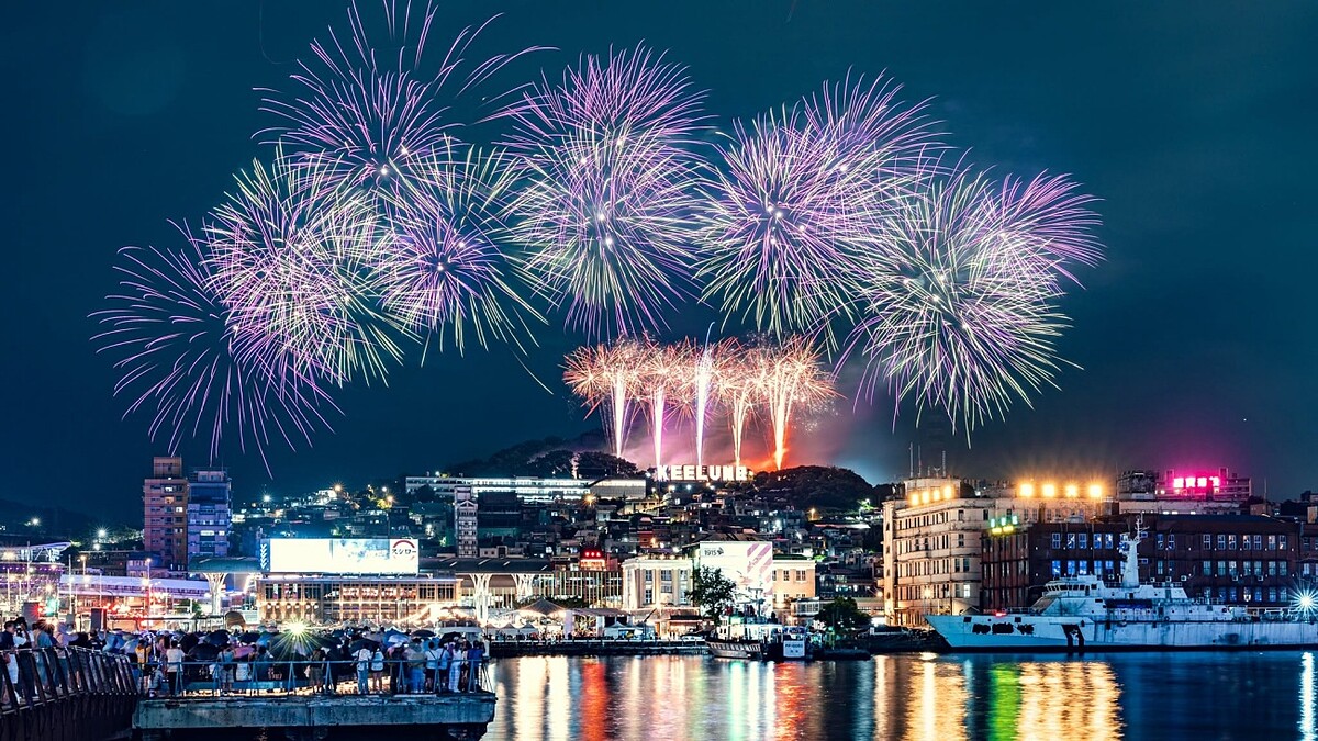 基隆300秒港灣煙火期待破表！2026開港祭9/19~9/20登場，25攤海洋市集＋大甲媽祈福亮點全攻略