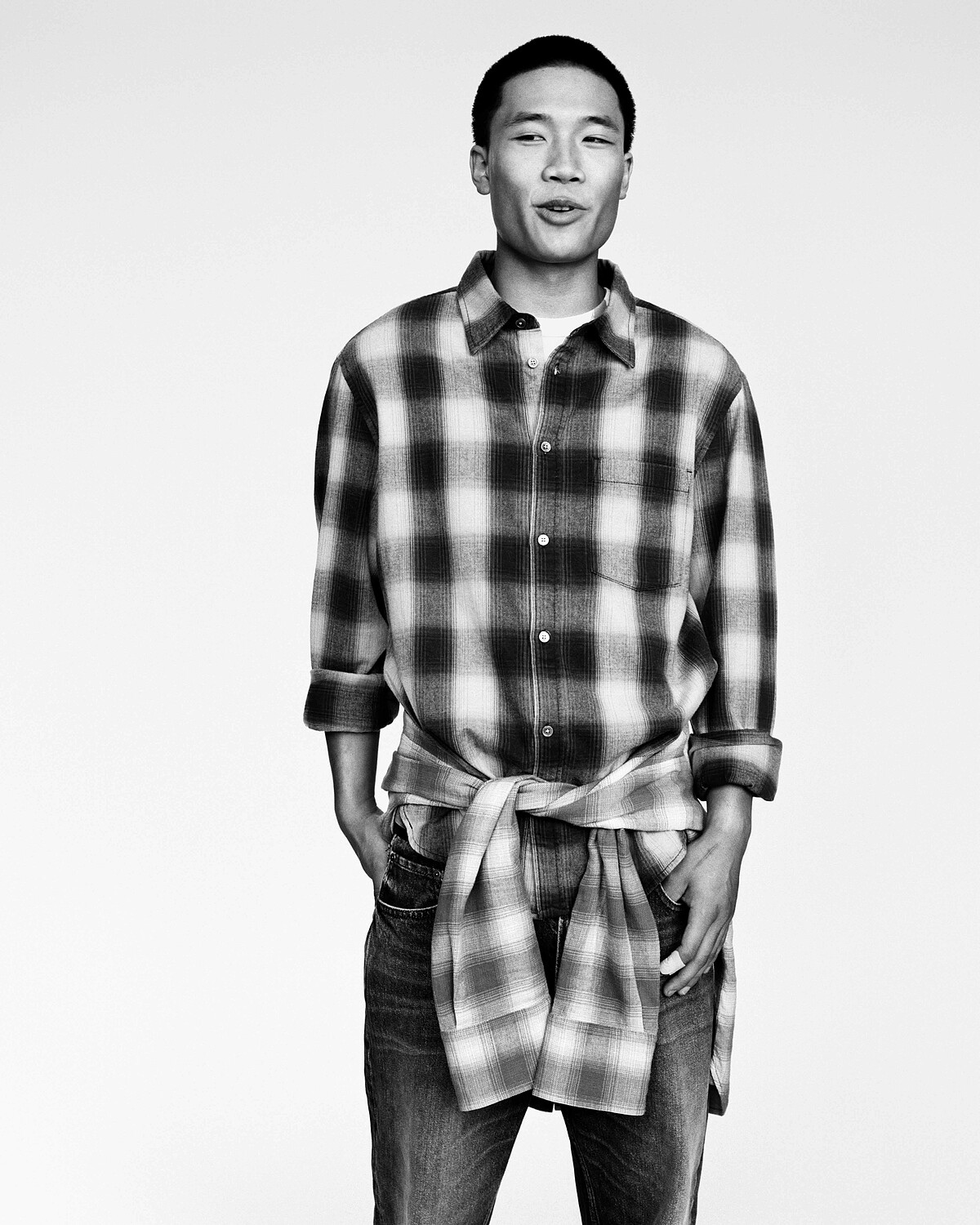 2026 秋冬，創意總監 Aaron Esh 重新梳理 AllSaints 的品牌身份，從歷史與典藏設計出發，讓熟悉的品牌 DNA 再次回到當代視野。