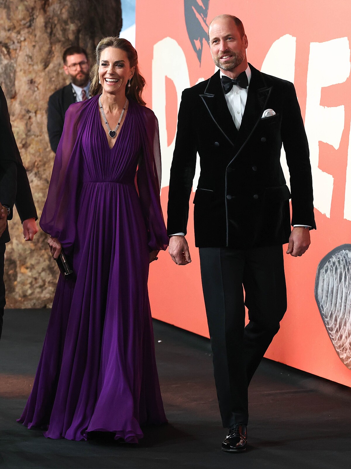 凱特王妃與威廉王子出席《Digger》世界首映，一襲紫色 Jenny Packham 雪紡禮服成為紅毯焦點。