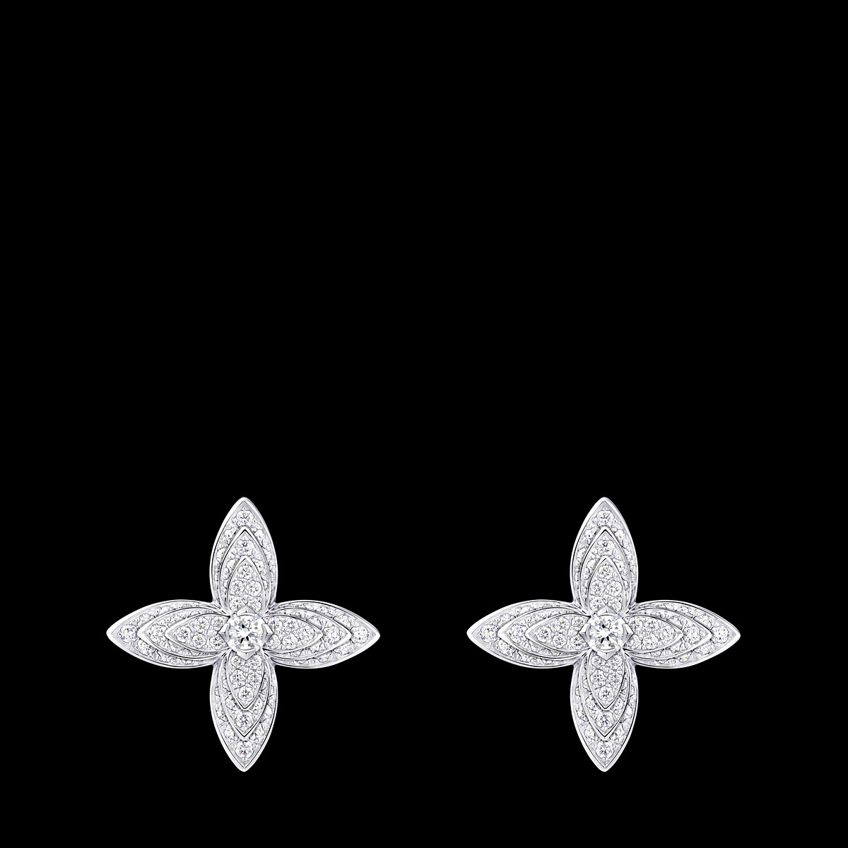 Idylle Blossom 白K金配鑽石耳環，Louis Vuitton。