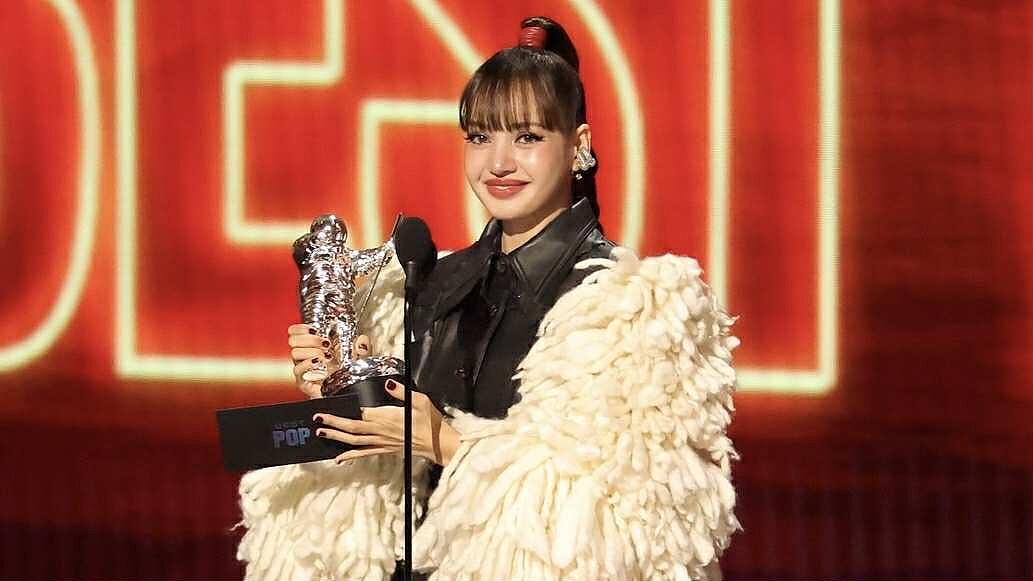 LISA奪2026 MTV VMAs最佳流行音樂!〈Dream〉擊敗泰勒絲寫下K-pop第一人紀錄