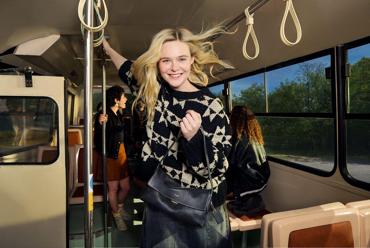 Coach 2026 秋季形象廣告「Live Your Story」由 Elle Fanning 領銜演出。