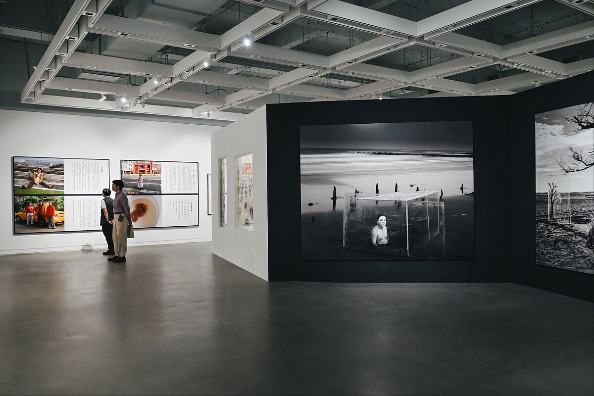 《高雄獎30年:藝術的未竟與再啟》展場一隅,高雄市立美術館提供。