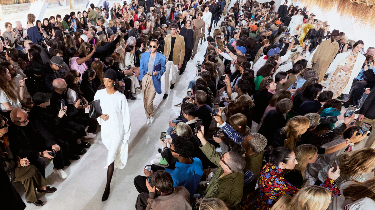 Michael Rider 以 Emotional Dressing 為 CELINE 2027 夏季系列定調，讓情感與直覺重新回到穿衣本身。