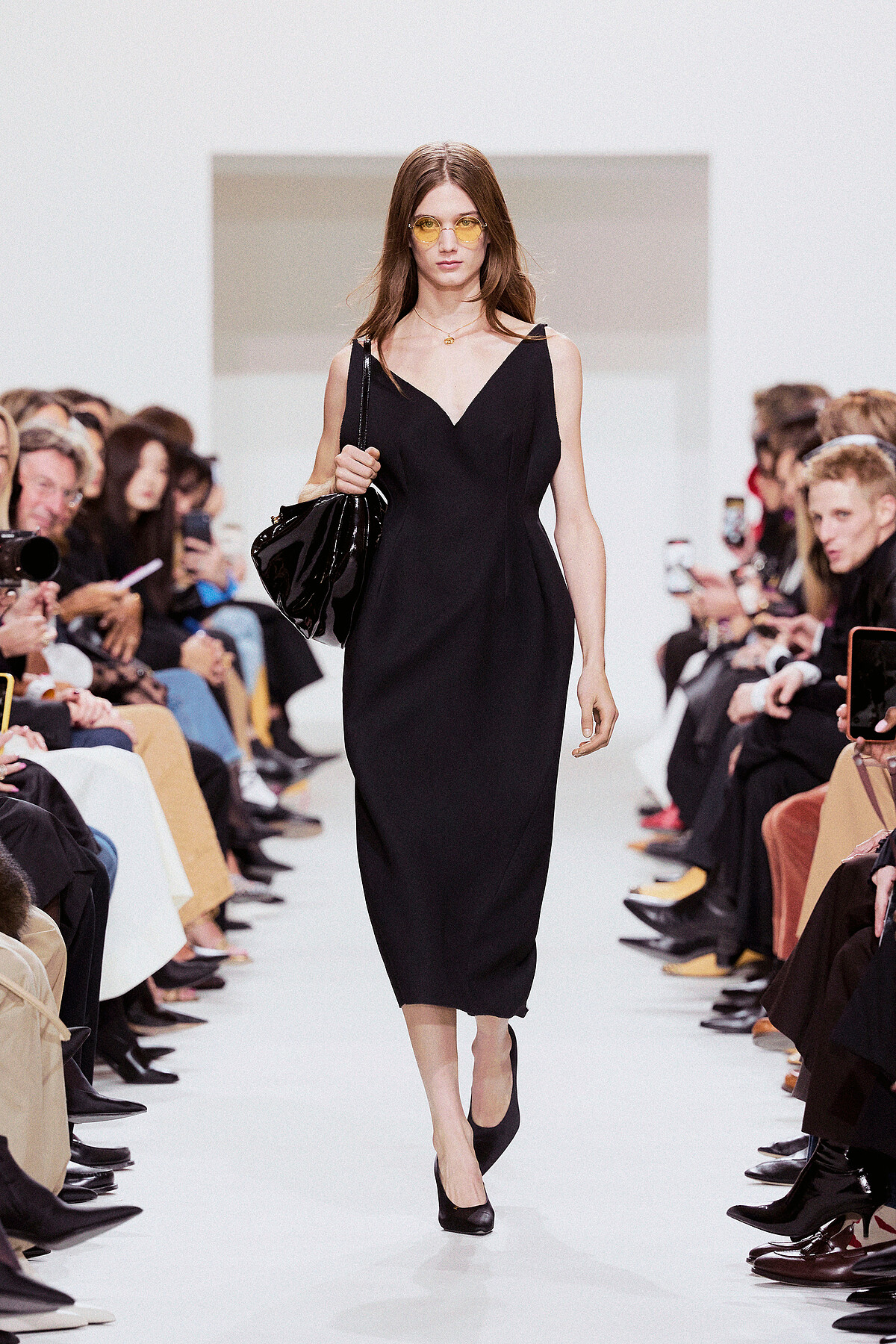 Michael Rider 以 Emotional Dressing 為 CELINE 2027 夏季系列定調，讓情感與直覺重新回到穿衣本身。
