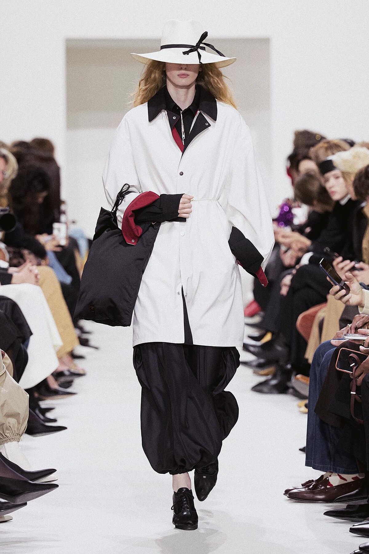 CELINE &Eacute;t&eacute; 2027夏季時裝系列。