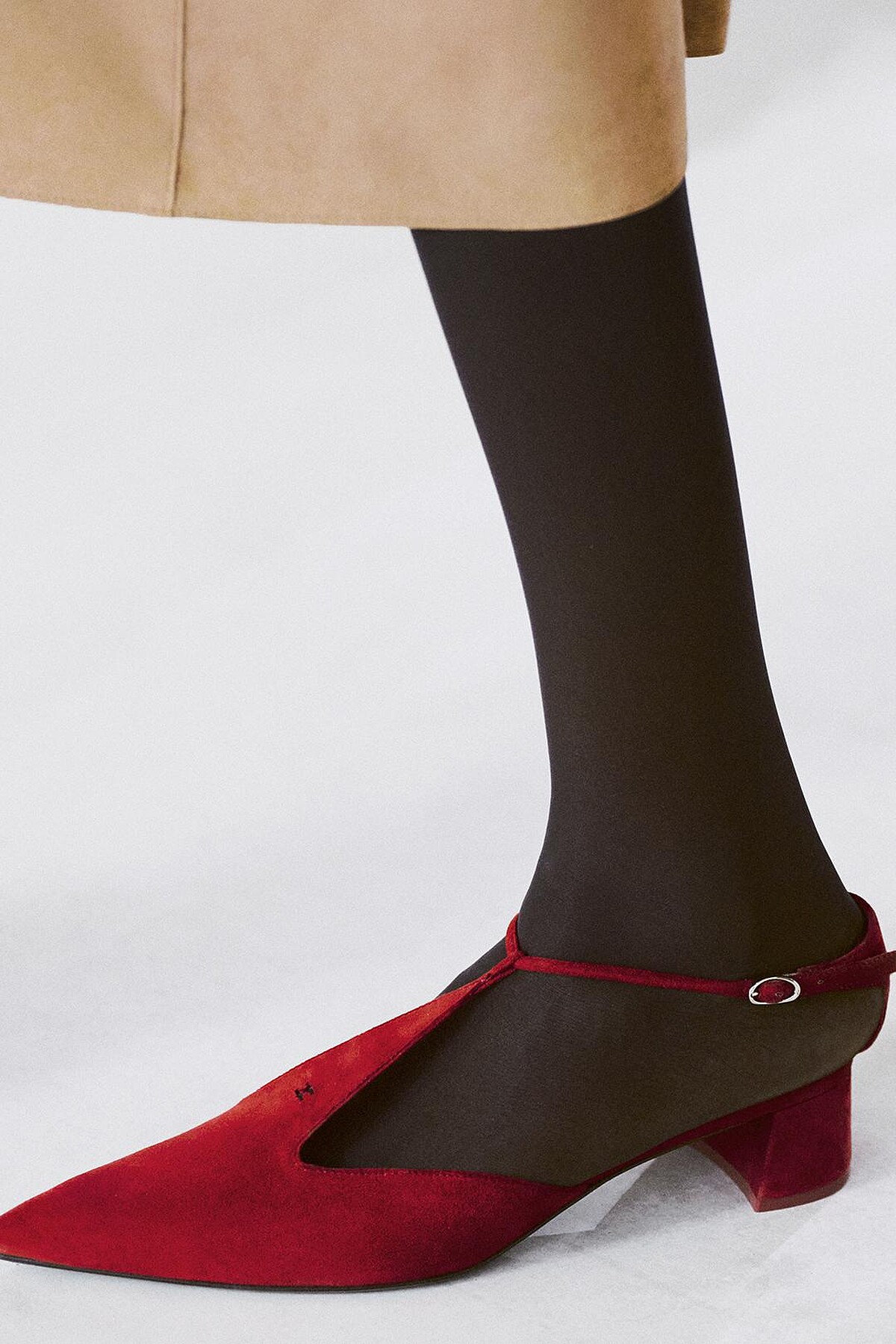  CELINE &Eacute;t&eacute; 2027夏季鞋款。