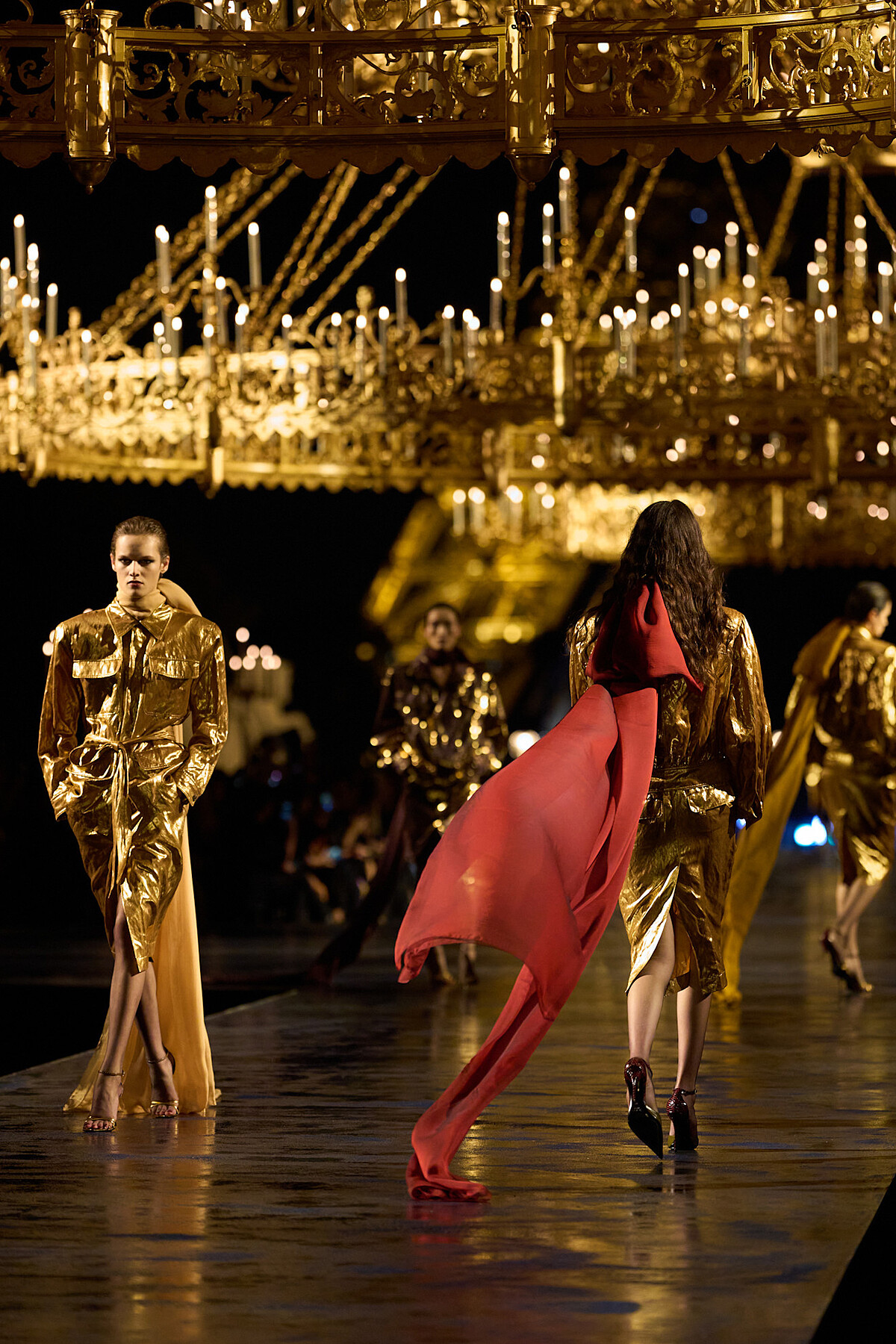 SAINT LAURENT2027春夏大秀系列。
