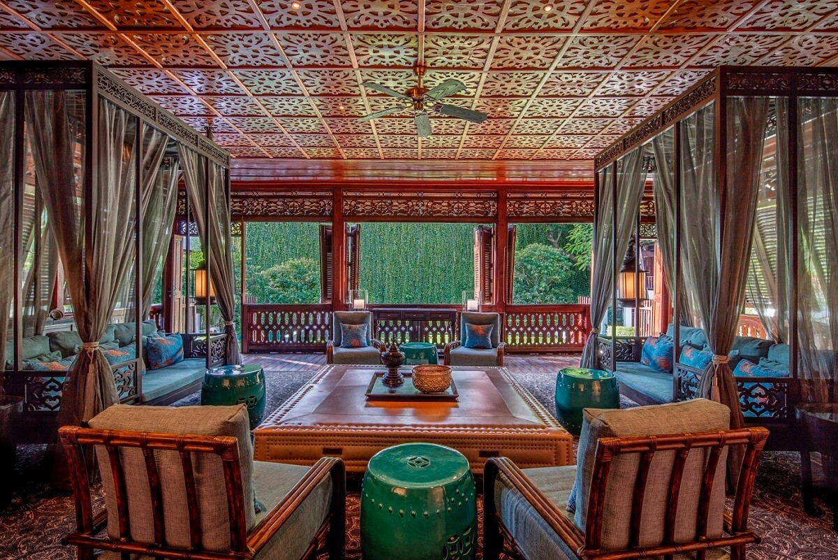 能從高處俯瞰整座熱帶庭園綠意的「The Parlor Lounge」。