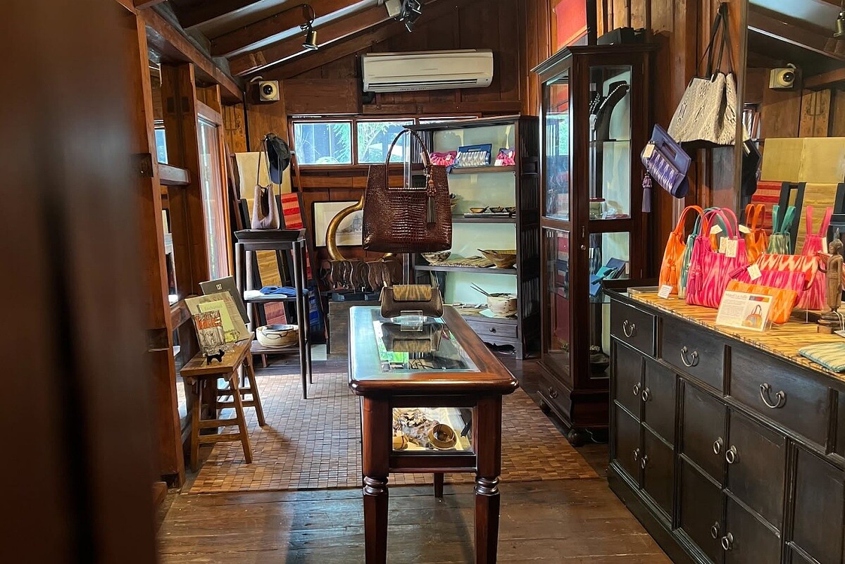 附設選物店。