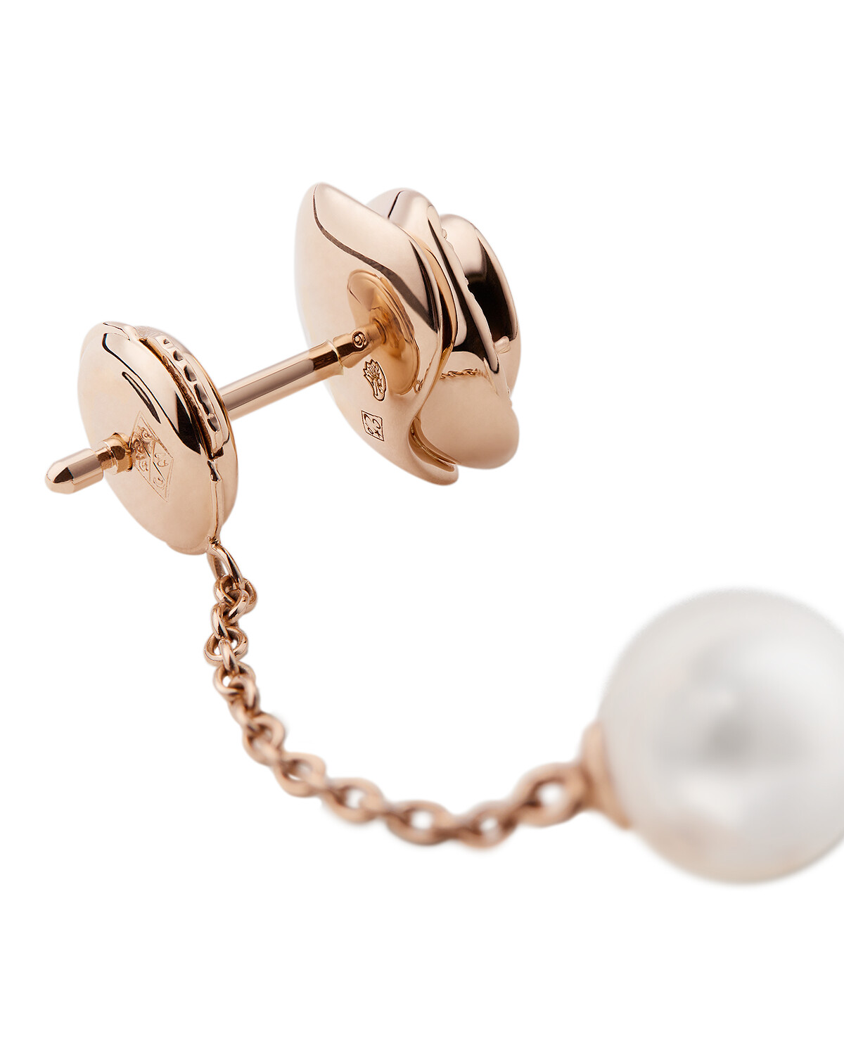 Rose Dior Couture 玫瑰金珍珠耳環 ，玫瑰金、鑽石、Akoya珍珠，參考價格 NTD 350,000