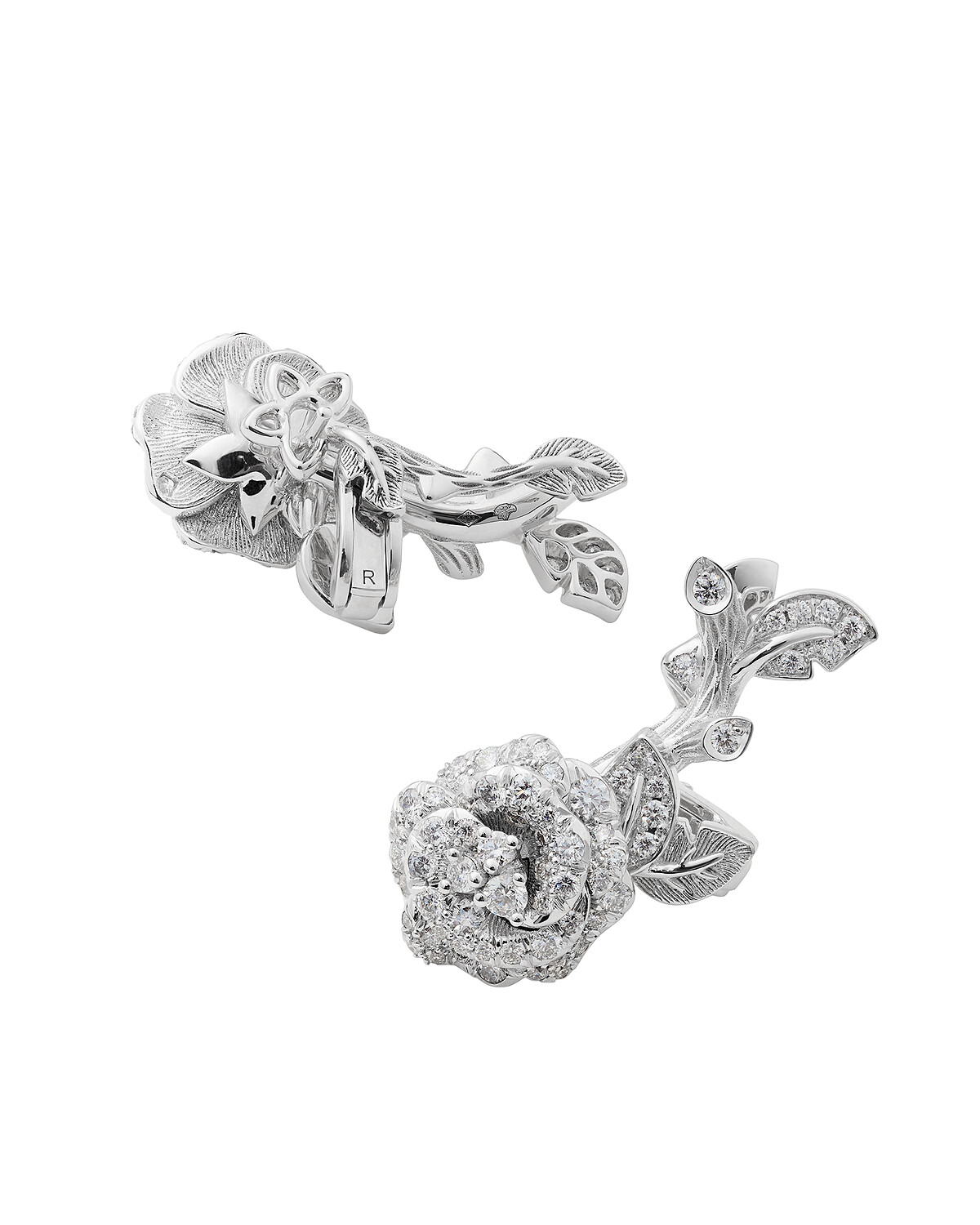 Rose Dior Bagatelle 18K白金鑽石耳環，18K白金、鑽石，參考價格 NTD 1,600,000