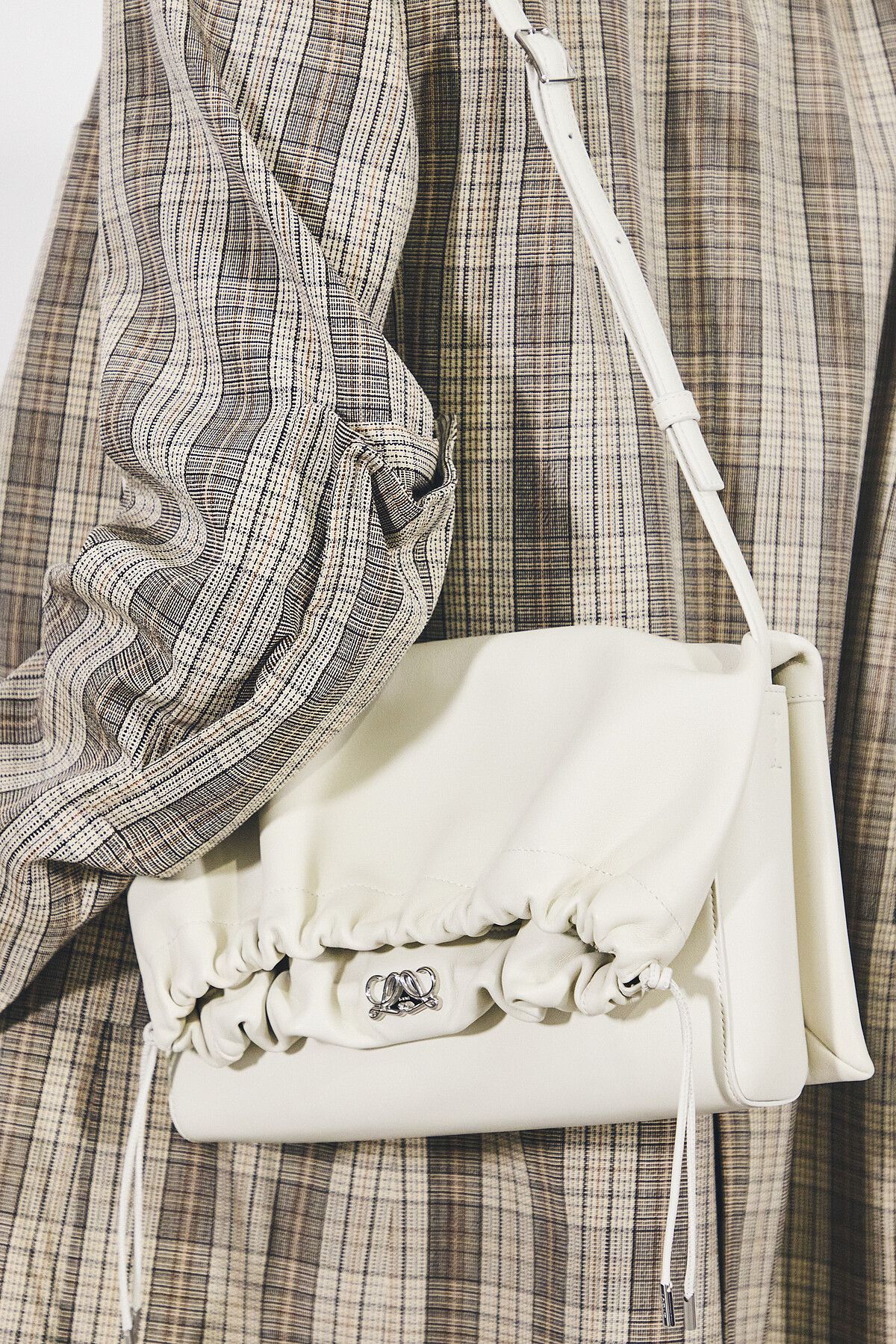 Loewe2027春夏配件細節。