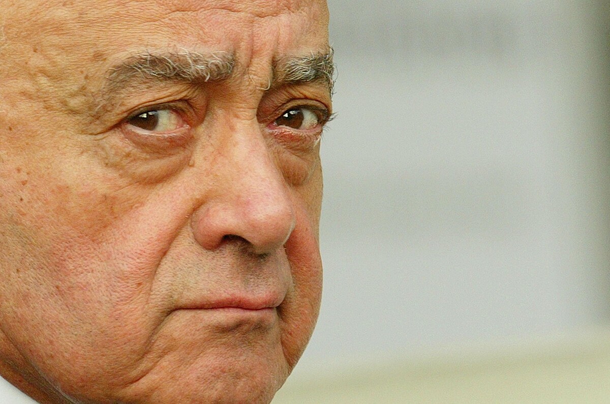 倫敦-1月6日:2004年1月6日,穆罕默德·法耶德(Mohamed Al Fayed)抵達倫敦,出席關於威爾斯王妃黛安娜死因的研訊開庭。法耶德之子多迪法耶德(Dodi Al Fayed)與其戀人威爾斯王妃戴安娜於1997年8月31日在巴黎的一場車禍中喪生。 (圖片來源:Scott Barbour/Getty Images)