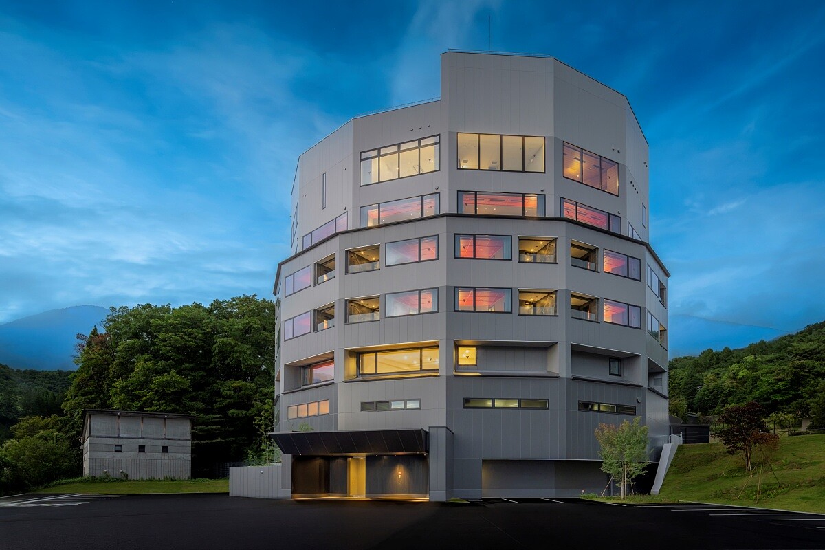 「界 藏王」為正十四角形塔型建築。