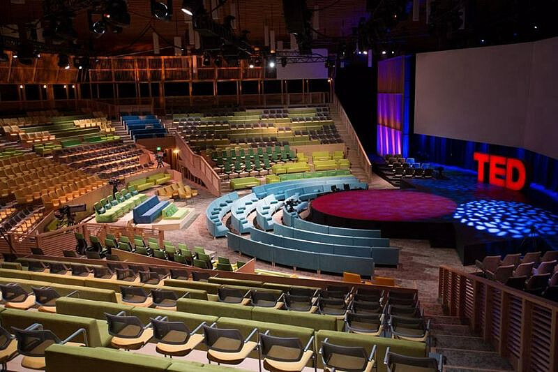 TED Conference World Theater (國際論壇實體舞台):TED Conference 不只是一座演講舞台,更透過空間與現場體驗,讓來自不同背景的人們相遇、交流,共同探索新的想法。