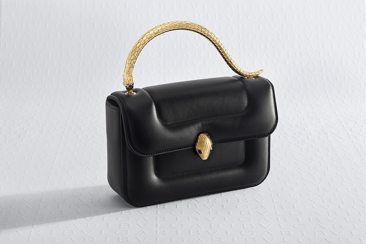 BVLGARI Serpenti 1968 黑色小牛皮手提包。