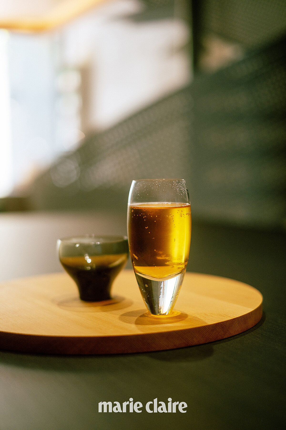 他將茶冷泡、注入氣泡抑或是更換茶具,都能夠感受到茶湯的細膩變化。