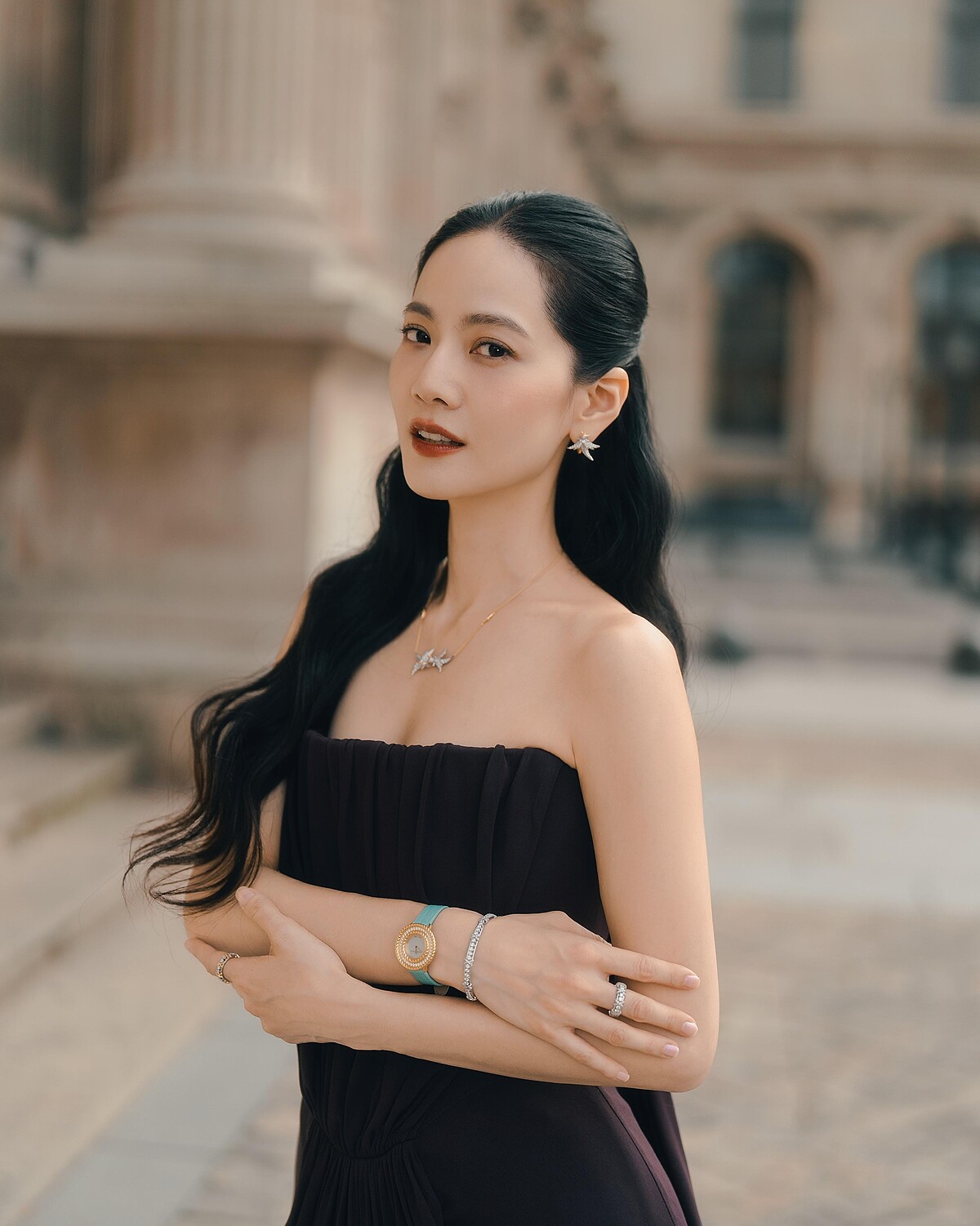 曾之喬於巴黎演繹Tiffany & Co. 石上鳥珠寶系列。