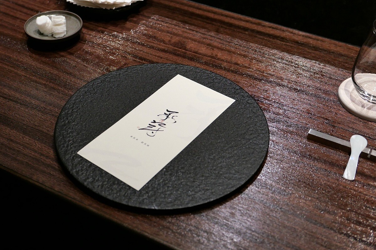 主要用餐座位區為6席的板前座位。