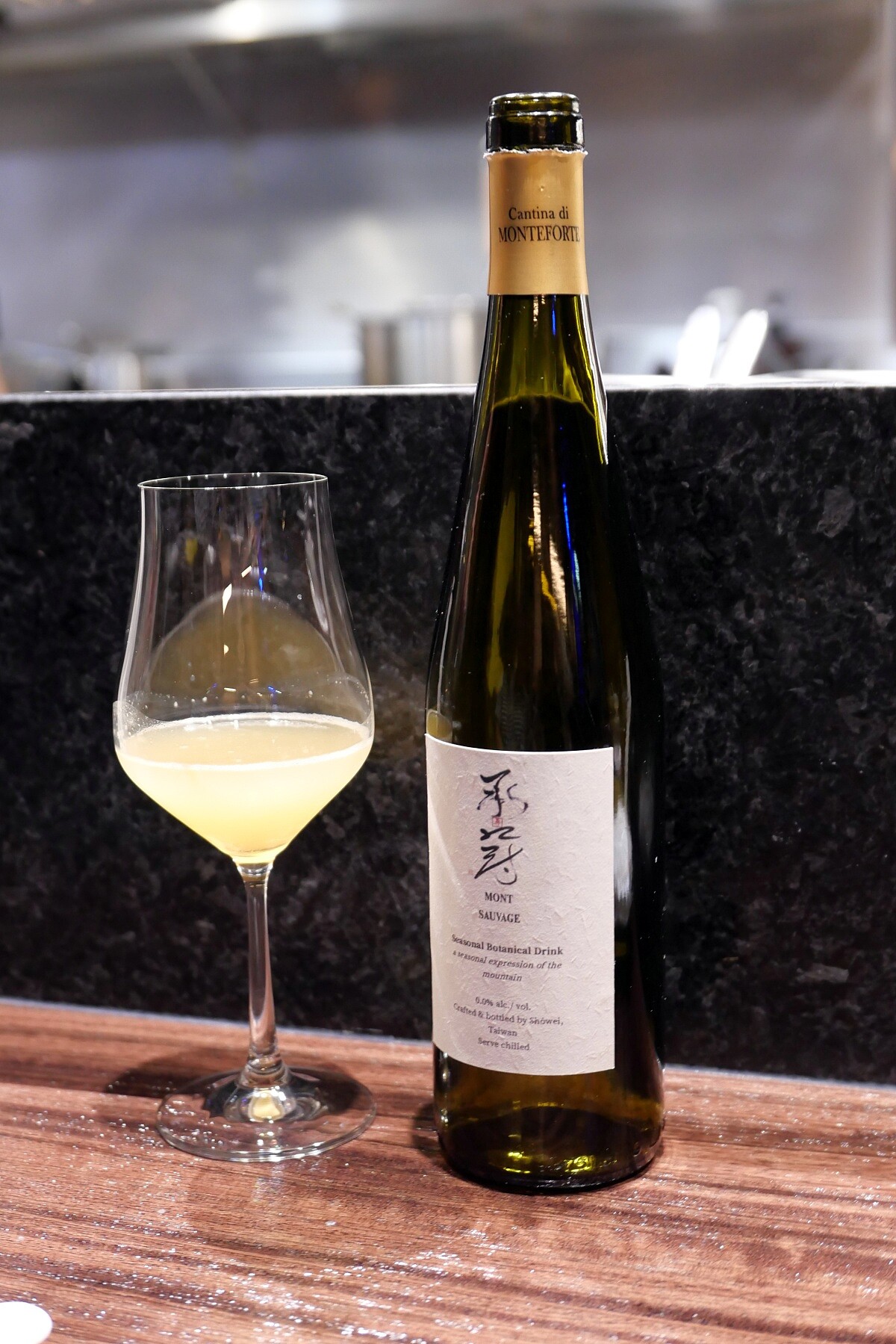 餐廳提供酒水搭配,此為餐廳特地訂製的月桃無酒精飲品。