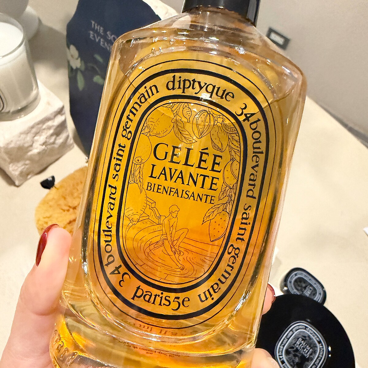 Diptyqu護膚之藝系列的瓶身橢圓標籤