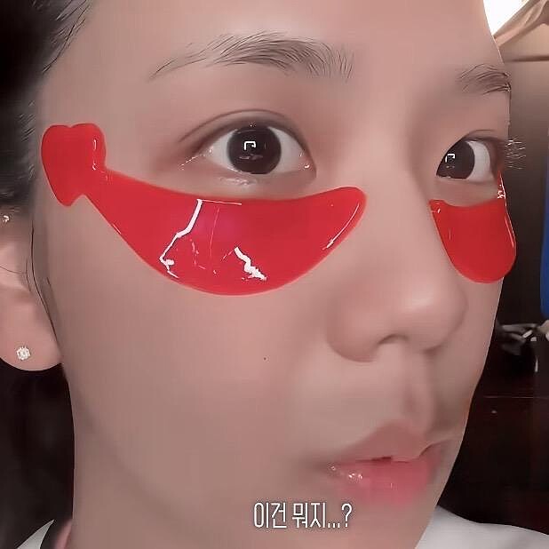 SpaLife Beauty情人節愛心眼膜。Photo/ YouTube @sooyaaa__