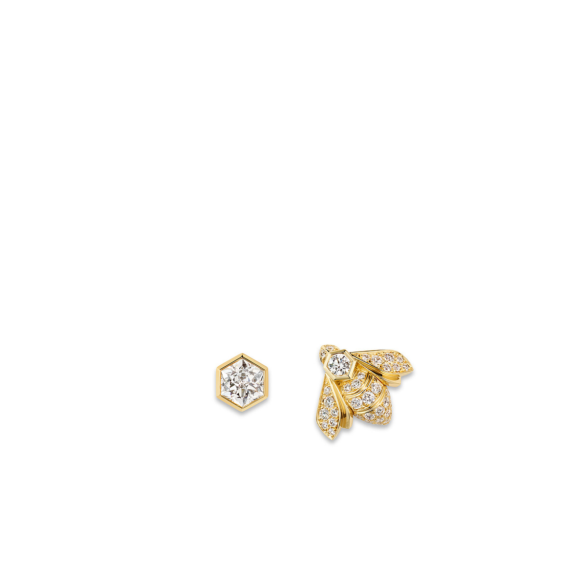 ee de Chaumet 18K 黃金耳環,鑲嵌六角形切割鑽石以及明亮式切割鑽石。 參考價格NT$528,000 (實際價格依主石條件調整)