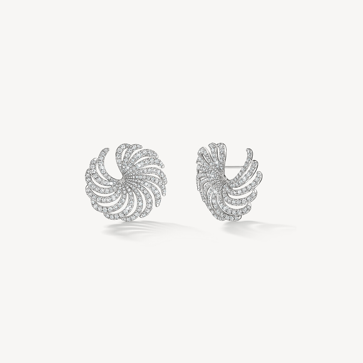 HEARTS ON FIRE:VELA Ethereal 白K金鑽石耳環 鑽石總重約12.5ct NTD1,780,000