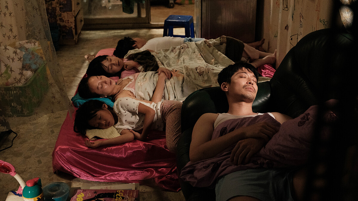 金鐘61黑馬《屋下無人》狂攬5大獎!森林貨櫃屋催淚劇情、必看亮點懶人包