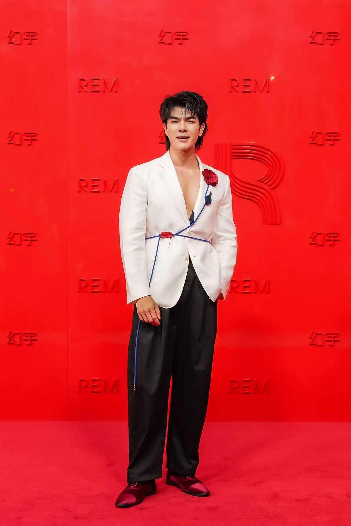 泰國男星 Mile Phakphum Romsaithong。