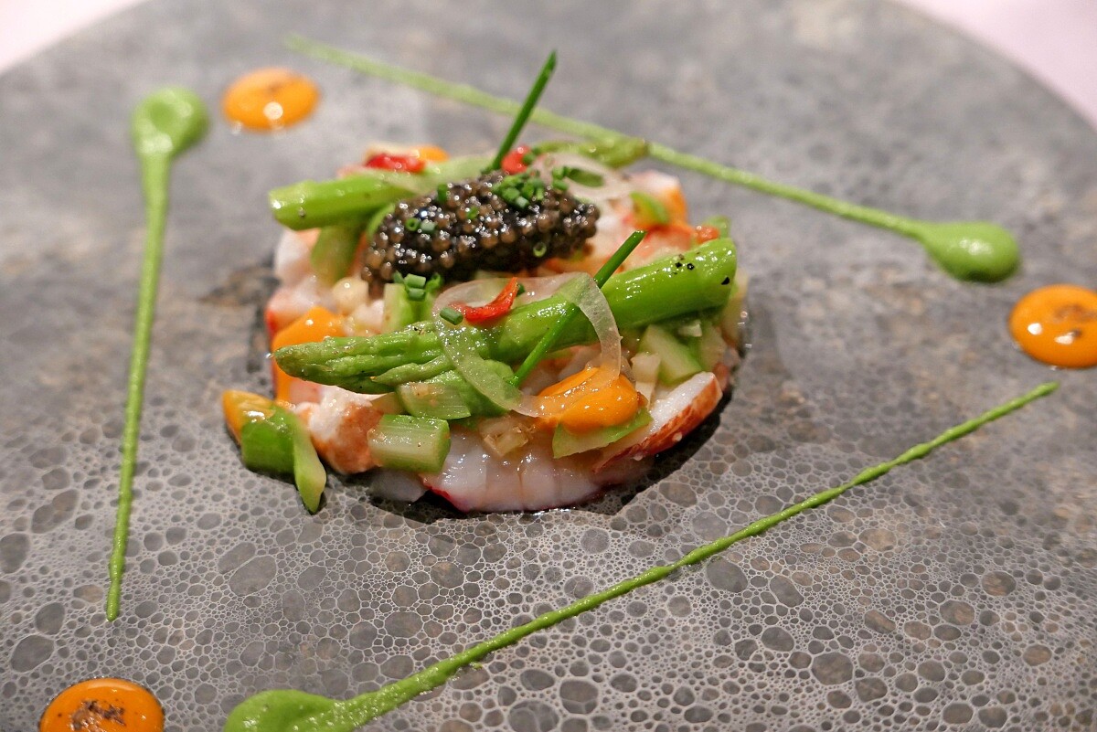 菜單環繞著「海鮮」食材。