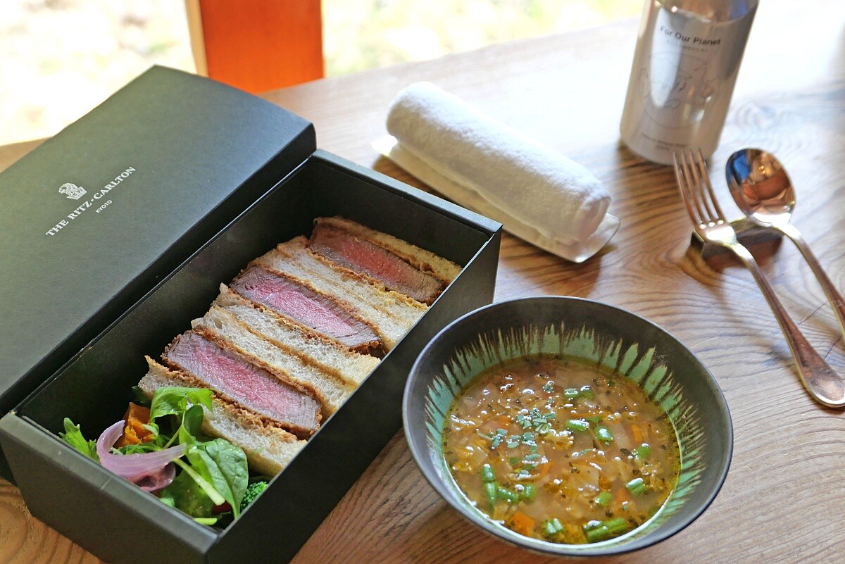 在咖啡廳「Cafe ENSOU」享用午餐。