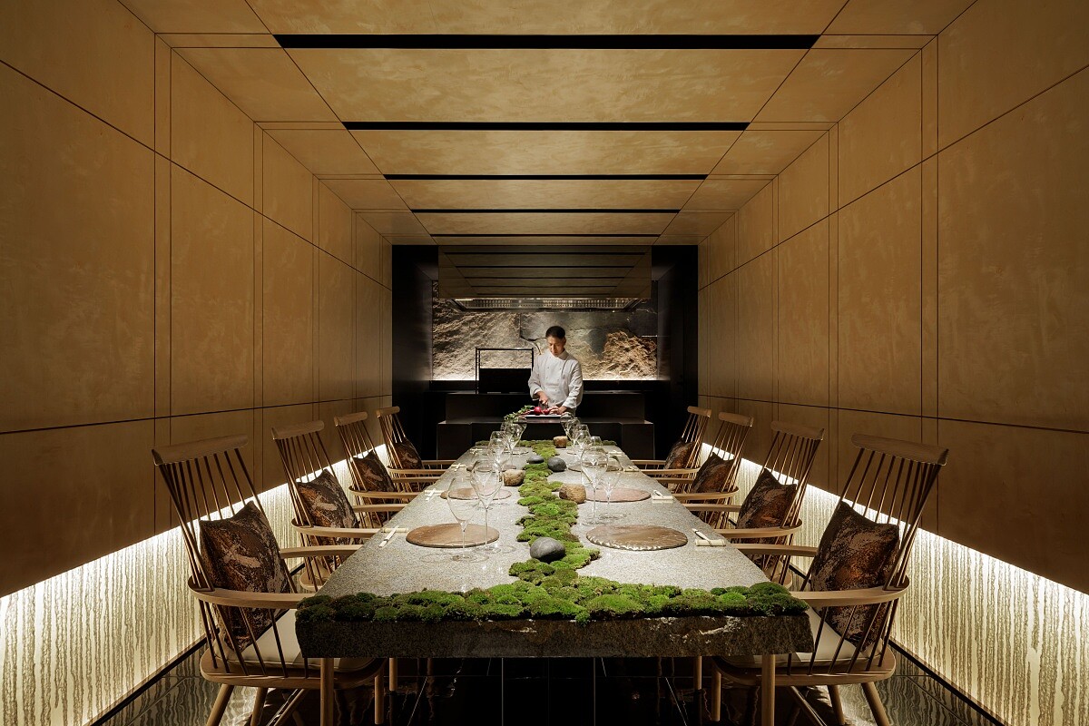 「Chef's Table by Katsuhito Inoue」空間,與主廚。