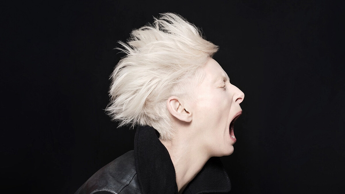 跨越性別與時代的震撼之作!仙后 Tilda Swinton《Man to Man》80分鐘極致獨角戲,歐美巡演正啟動!