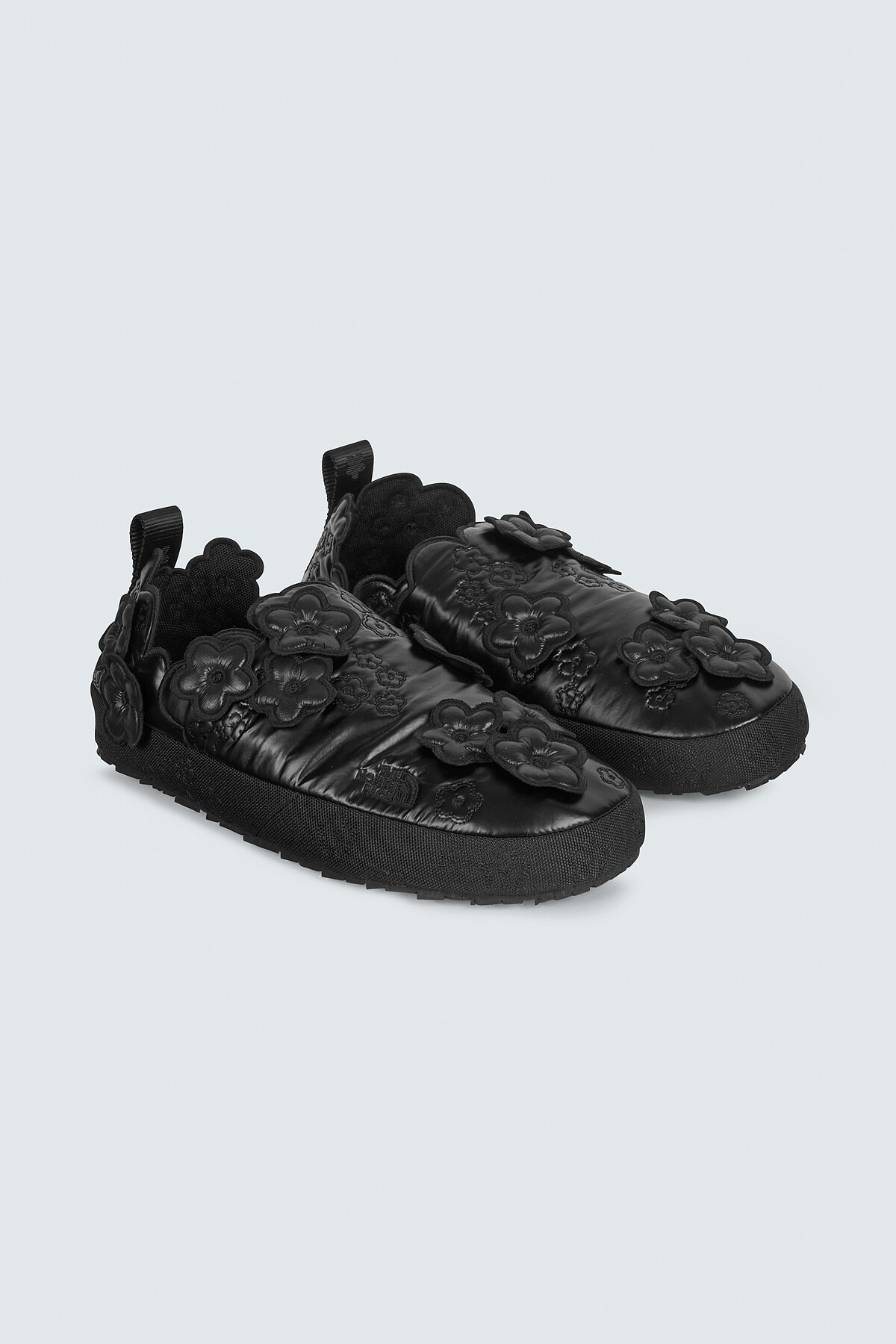 The North Face X Cecilie Bahnsen 聯名系列 Angela ThermoBall 保暖營地鞋 NT$ 11,880。